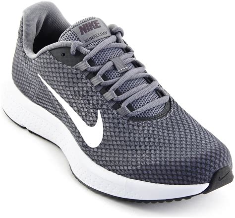 nike sneakers 28